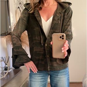 Sanctuary, camo snap front hoodie, size small